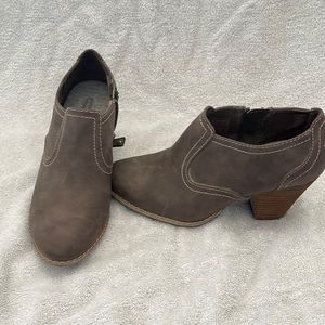 Dr. Scholl’s true comfort brown ankle boots
